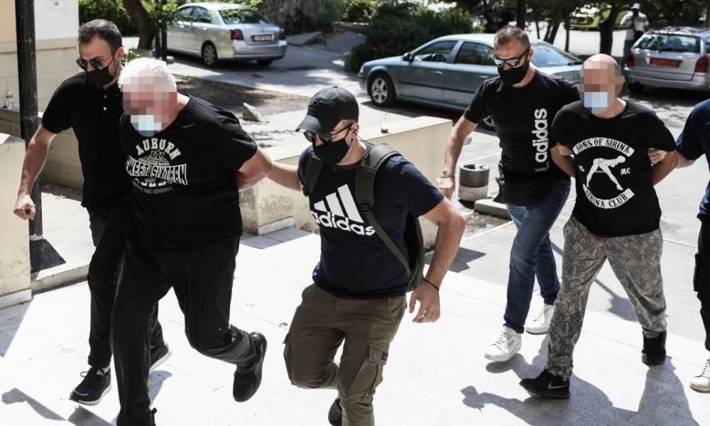 Ηλιούπολη: Συγκλονίζει το θάρος της 19χρονης απέναντι στον αστυνομικό